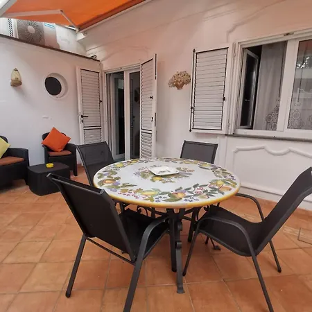 Center Augusto Park דירה *